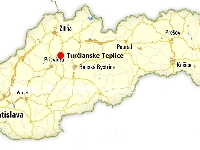 Uzdrowisko Turčianske Teplice jest położone niedaleko Żiliny, na Słowacji. Turcanskie Teplice słyną z bogato mineralizowanej wody termalnej ze zdrojów turczańskich. Głównym środkiem leczniczym w sanatorium jest turczańska woda mineralna, która z uwagi na swoje działanie przeznaczona jest do leczenia schorzeń układu narządów ruchu, neurologicznych, ginekologicznych, schorzeń urologicznych i układu trawiennego, jak również jako kuracja wspierająca po leczeniu chorób onkologicznych. Uzdrowisko Turčianske Teplice zalicza się do najstarszych i najbardziej znanych w całej Europie. Pierwsza notatka pisemna dotycząca istnienia uzdrowiska pochodzi z 1281 roku, kiedy to król Władysław IV. Kumański darował tereny z wartościowymi źródłami termalnymi hrabiemu Piotrowi. Z leczniczego działania kuracji w termalnej wodzie mineralnej korzystali królowie, szlachta, a nawet niewolnicy. W 1423 roku lecznicze i regeneracyjne działanie źródeł wypróbował również król Zygmund Luksemburski z ekipą, swoje zdrowie przyjechał pokrzepić również król i cesarz Maksymilian Habsburski. Do Turczańskiego uzdrowiska regularnie przyjeżdżała hrabina Ňariowa, Franciszek II Veszeleni oraz Maria Secianska, dla swej urody znana również jako Wenusza Murańska. W uzdrowisku Turcianske Teplice działalność rozwijali znani lekarze i uczeni. Część z nich poza praktyką medyczną prowadziła również działalność naukową. Lecznicze działanie oraz wyjątkowy skład turczańskiej wody termalnej pierwszy w swym dziele opisał lekarz miasta Kremnica, absolwent studiów medycznych w Halle, doktor Ján Lisschoviny. Dziś uzdrowisko jest idealnym miejscem dla relaksacji, ogólnej regeneracji i leczenia. Po zdrowie i wellness przyjeżdżają tutaj goście z licznych krajów świata a sława o leczniczych właściwościach wody termalnej o wysokiej zawartości substancji mineralnych poszła w świat już dawno i dzięki kolejnym zadowolonym kuracjuszom Turcanske Teplice są coraz bardziej pożądanym miejscem kuracji sanatoryjnych. Turcanskie Teplice to sanatorium lecznicze, działające na podstawie  ustawy nr 538/2005 o naturalnych wodach leczniczych, naturalnych  uzdrowiskach leczniczych, miejscach zdrojowych i wodach mineralnych,  upoważnione jest do świadczenia leczenia uzdrowiskowego. Dzięki wysokiej zawartość wapnia, magnezu i fluoru wykorzystywana jest również do kuracji pitnych stanowiących prewencję przeciw osteoporozie i licznych rodzajów kamieni nerkowych, przeciw dolegliwościom woreczka żółciowego i jelit.



 

do kąpania


do picia



Ca 2+

257,31


258,12



Mg 2+

62,75


62,75



HCO 3-

555,25


555,26



SO4 2-

532 


535



F -

1,5 


1,4



CO 2

52,8


158,4




Klasyfikacja wody termalnej używanej w Sanatorium Turcanske Teplice wg Ustawy Min. Zdrowia RS Dz. U. Nr 212/2000 i nr 538/2005 : naturalnie lecznicza, średnio mineralizowana, hydrogeno - węglanowa, wapniowo - magnezowa o podwyższonej zawartości magnezu i fluoru, lekko kwaśna, gorąca termalna, hypotoniczna o całkowitej mineralizacji powyżej 1524 mg.l-1 i temperaturze wody 44,3-47°C.
„Złote uzdrowisko” Turčianske Teplice, członek Grupy Medical Spa jest ośrodkiem leczniczym, który zgodnie z ustawą nr 538/2005 o naturalnych wodach leczniczych, naturalnych kąpieliskach leczniczych i naturalnych wodach mineralnych, jest uprawniony do świadczenia uzdrowiskowych usług leczniczych. Głównym środkiem leczniczym jest termalna lecznicza woda mineralna, która dzięki swoim właściwościom jest wprost idealna do leczenia układu mięśniowo-szkieletowego, schorzeń neurologicznych, ginekologicznych, urologicznych i chorób układu trawiennego oraz jako leczenie wspomagające po terapiach onkologicznych.Naturalna, lecznicza, średnio zmineralizowana, wodorowęglanowa, wapienno–magnezowa o podwyższonej zawartości magnezu i fluoru, średnio kwaśna, termalna gorąca, hypotoniczna o ogólnej mineralizacji powyżej 1524 mg.l-1 i o temperaturze wody do 47 ˚C.Choroby układu ruchu• artretyzm reumatoidalny i jego odmiany• zesztywniające zapalenie stawów kręgowych – wszystkie stadia skoliozy• artretyzm reakcyjny i drugorzędowy• coxartroza od II stadium z upośledzeniem funkcyjnym• artrozy z upośledzeniem funkcyjnym• promieniujące bóle kręgosłupa z tymczasowymi bolesnymi schorzeniami kręgosłupa• stany pooperacyjne albo pourazowe układu mięśniowo-szkieletowego, wraz z operacjami dysku rdzeniowo-kregowego i operacjami z zastosowaniem sztucznego stawu• artropatia hemofilowa• stany pooperacyjne albo pourazowe układu mięśniowo-szkieletowego• choroba BechterewaChoroby nerek i dróg moczowych• niegruźlicze długotrwałe zapalenia dróg moczowych• zapalenie kielicha pojedynczej nerki, schorzenie cystologiczne nerek, zwapnienie nerek z wyjątkiem nieleczonych schorzeń przytarczyc• kamienie nerkowe obustronne, cystoidalne kamienie nerkowe• stany pooperacyjne nerek włącznie z transplantacją czy operacjami rekonstrukcyjnymi dróg moczowych i stan po wycięciu prostaty z komplikacjami w ciągu 12 miesięcy po operacji• zapalenie prostaty, zapalenie prostaty i woreczków jądrowych, chroniczne zapalenie dróg moczowych, stany po wycięciu prostatyChoroby układu nerwowego• porażenie wiotkie i stany po chorobie Heinego-Medina (klient musi się obsłużyć samemu)• polineuropatie z niedowładami• niedowład i niedowład połowiczny pochodzenia naczyniowego po przebyciu stadium ostrego• skleroza multipleks i inne schorzenia demielinizacyjne w stadium bez nagłego pogorszenia z zachowaniem zdolności do obsługiwania się samemu• choroby degeneracyjne nerwów i mięśni• dziecięcy paraliż mózgowy• choroba Parkinsona• inne choroby degeneracyjne jądra podstawnegoChoroby układu trawiennego• schorzenia trawienne funkcji żołądka• choroba wrzodowa żołądka, dwunastnicy i zapalenie ściany dwunastnicy w stadium gojenia• lokalne zapalenie jelita cienkiego i grubego, choroba Crohna• chroniczne schorzenie pęcherzyka żółciowego z kamieniami lub bez, bez zalecenia do operacji i schorzenia dróg żółciowych• chroniczne zapalenie trzustki z wyraźną dysfunkcją lub zmianami morfologicznymiChoroby kobiece• chroniczne zapalenia wewnętrznych dróg rodnych• stany pooperacyjne wewnętrznych dróg rodnychChoroby onkologiczne• choroby onkologiczne po zakończeniu kompleksowego leczenia, bez jakichkolwiek znamion recydywy schorzeniaChoroby zawodowe• leczenie pracowników narażonych na ryzyko oddziaływania promieniowania jonizującego po 10 latach ekspozycji, przy II albo III kategorii ryzyka promieniowania• schorzenia wywołane pracą w środowisko z oddziaływaniem sprężonego powietrza (tylko zmiany kostne i stawów)• schorzenia kości, stawów, mięśni, ścięgien, naczyń krwionośnych i nerwów kończyn spowodowane przez wibrację przyrządów ii urządzeń lub w skutek długotrwałego nadmiernego jednostronnego przeciążenia• choroby systemu centralnego lub peryferyjnego bez wyraźnych schorzeń psychicznych wywołanych przez substancje toksyczne, hałas lub fizyczne czynniki szkodzące• leczenie pracowników pracujących w środowisku promieniowania jonizującego przy wydobyciu rud, przemyśle uranowym, przy naprawach głowic urządzeń technologicznych w pasmach kontrolowanych urobku głównego i w budynkach pomocniczych elektrowni atomowych, jeśli praca w nich trwała dłużej niż 3 lataZanurzcie się w leczniczą wodę termalną i zanurzcie się w zaspokajające działanie ciepła. Oddychajcie wonią olejków eterycznych, pozwólcie sobie na masaż, saunę, spróbujcie zmienne prądy lodowatej i ciepłej wody, delektujcie się smakiem kąpieli wirującej. Kąpiele perełkowe i oraz kąpiele w wannie usuwają stres, przyprowadzają stan spokoju, szczęścia i dobrego samopoczucia. Rozmaite rodzaje masażów od klasycznych do japońskich i chińskich poprawiają obieg krwi, regenerują ciało i popierają wymianę materii. Okłady parafinowe i parafangowe (mieszanka parafiny i Borowiny Pieszczańskiej) bardzo skutecznie usuwają bóle. W uzdrowisku Turčianske Teplice oczekuje Państwa magia WODY, CIEPŁA, ŚWIATŁA, MASAŻÓW, RUCHU I ZDROWIA. Każdy z gości przechodzi wstępnę badania medyczne i otrzymuje zestaw zabiegów wraz z kąpielami w basenach, okładami, specjalnymi kąpielami, ćwiczeniami, masażami i zdrowego żywienia. Każdy z programów pomoże Państwu zregenerować siły fizyczne i psychiczne. W uzdrowisku Turčianske Teplice oczekuje na Państwa doświadczony zespół fachowców, składający się z lekarzy i pracowników służb zdrowia z kilku specjalności medycznych, którzy będą intensywnie się troszczyć o Państwa zdrowie. Energię życiową wleje do Państwa wyjątkowa woda termalna z wysoką zawartością substancji mineralnych o działaniu leczniczym oraz zabiegi lecznicze w kombinacji ze zdrowym żywieniem. W uzdrowisku turczańskim jako jedynym na Słowacji leczone są schorzenia nerek i dróg moczowych dorosłych i dzieci. Znaczące sukcesy osiągnięto w leczeniu schorzeń układu narządów ruchu i trawiennego. Woda termalna działa na poprawę stanu schorzeń ginekologicznych dzieci oraz schorzeń nerwowych w przypadku pacjentów dorosłych. Dla poszukujących wspomagania urody, relaksu i odnowy biologicznej przygotowano specjalne kuracje złote, np. Royal Gold oraz Spa & Aquapark. Dojazd jest możliwy również pociągiem z Warszawy przez Katowice do Ziliny i dalej połączenia lokalne.