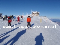 PAGANELLA  jest regionem narciarskim wychodzącym naprzeciw narciarzowi i snowboardziście na każdym stopniu zaawansowania w skład którego wchodzą takie ośrodki jak Andalo, Fai della Paganella i Molveno. Obszar narciarski, Paganella, posiada nowoczesne, połączone ze sobą wyciągi narciarskie o łącznej przepustowości 27000 osób na godzinę. Wiele tam bardzo łatwych tras, idealnych dla stawiających pierwsze kroki i początkujących amatorów białego szaleństwa, nie mniej o średnim zaawansowaniu i w końcu trasy dla prawdziwych ekspertów, znane z tego, że potrafią zweryfikować umiejętności nawet najbardziej zaawansowanego narciarza, czy snowboardzisty. Paganella to obszar narciarski gdzie śnieg leży od grudnia do kwietnia, a na nartach jeździ się do wysokości 2125 m n.p.m. Ze szczytu Paganella, do którego dochodzą wyciągi z Fai i Andalo, roztacza się wspaniały widok na szczyty Gruppo di Brenta i na Dolomity znajdujące się po drugiej stronie doliny Adygi. Dzięki ułożeniu stoków względem słońca Paganella zawdzięcza świetną jakość śniegu i piękną opaleniznę na twarzach narciarzy. Brak kolejek do wyciągów, szybkie i wygodne, nowoczesne gondole, kanapy, dadzą szansę odpocząć, ale nie pozwolą na nudę.