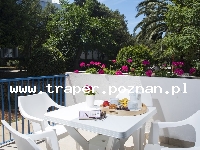 Korcula - wyspa słońca, wina i bogatej historii, to najbardziej śr&oacute;dziemnomorska wyspa Dalmacji, z niej pochodził Marco Polo. Miasteczko Korcula rozwijało się przez wiele lat. Do dzisiaj 