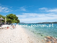 Trogir jest położony 20 km od Splitu. Chorwacja. Trogir to stare malownicze miasto śr&oacute;dziemnomorskie, położone na wyspie. Zabytkowa star&oacute;wka z katedrą św. Lovro z romańskim porta