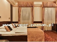 Hajduszoboszl&oacute; tutaj znajduje się największy w Europie kompleks wodny Hungarospa. Olbrzymie kąpielisko z wieloma basenami termalnymi, z falami, rekreacyjnymi, pływackimi, basenami leczniczy