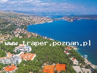 Trogir jest położony 20 km od Splitu. Chorwacja. Trogir to stare malownicze miasto śr&oacute;dziemnomorskie, położone na wyspie. Zabytkowa star&oacute;wka z katedrą św. Lovro z romańskim porta