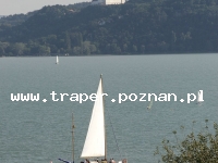 Balaton to największe jezioro w Europie Środkowej. Latem szybko się nagrzewa do temperatury 21-28&deg;C. Średnia głębokość 4 m. Południowy brzeg jest płytszy i można spacerować daleko w je