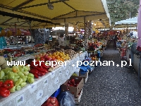 Trogir jest położony 20 km od Splitu. Chorwacja. Trogir to stare malownicze miasto śr&oacute;dziemnomorskie, położone na wyspie. Zabytkowa star&oacute;wka z katedrą św. Lovro z romańskim porta