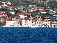 Trogir jest położony 20 km od Splitu. Chorwacja. Trogir to stare malownicze miasto śr&oacute;dziemnomorskie, położone na wyspie. Zabytkowa star&oacute;wka z katedrą św. Lovro z romańskim porta