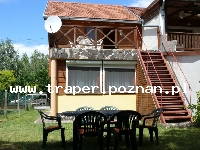 Balaton to największe jezioro w Europie Środkowej. Latem szybko się nagrzewa do temperatury 21-28&deg;C. Średnia głębokość 4 m. Południowy brzeg jest płytszy i można spacerować daleko w je