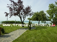 Balaton to największe jezioro w Europie Środkowej. Latem szybko się nagrzewa do temperatury 21-28&deg;C. Średnia głębokość 4 m. Południowy brzeg jest płytszy i można spacerować daleko w je