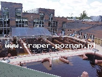 Hajduszoboszl&oacute; tutaj znajduje się największy w Europie kompleks wodny Hungarospa. Olbrzymie kąpielisko z wieloma basenami termalnymi, z falami, rekreacyjnymi, pływackimi, basenami leczniczy