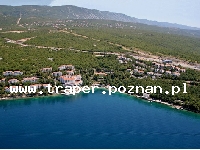 Kraljevica to pupularna miejscowość wczasowa leżąca na lądzie, ale najbliżej Wyspy Krk i lotniska Rijeka. Chorwacja.&nbsp; Na skraju miejscowości znajduje się Ośrodek Wczasowy Uvala Scott.
&