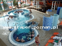 Hajduszoboszl&oacute; tutaj znajduje się największy w Europie kompleks wodny Hungarospa. Olbrzymie kąpielisko z wieloma basenami termalnymi, z falami, rekreacyjnymi, pływackimi, basenami leczniczy