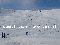 Akureyri to największe miasto na p&oacute;łnocy Islandii i r&oacute;wnocześnie drugie na wyspie. Piękne położone na zboczu i w głębi fiordu dostarcza niesamowitych wrażeń. Dobra komunikacja 