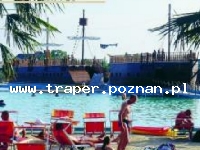 Hajduszoboszl&oacute; tutaj znajduje się największy w Europie kompleks wodny Hungarospa. Olbrzymie kąpielisko z wieloma basenami termalnymi, z falami, rekreacyjnymi, pływackimi, basenami leczniczy