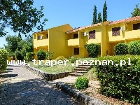 Trogir jest położony 20 km od Splitu. Chorwacja. Trogir to stare malownicze miasto śr&oacute;dziemnomorskie, położone na wyspie. Zabytkowa star&oacute;wka z katedrą św. Lovro z romańskim porta
