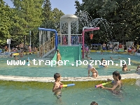 Gyula latem to nie tylko uzdrowisko ale i pulsujący, tętniący życiem cel podr&oacute;ży, położony najdalej na południu Węgier. Odwiedzają je wszyscy miłośnicy słońca, ciepłej wody i dob