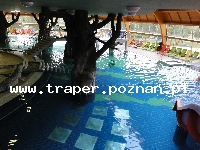 Hajduszoboszl&oacute; tutaj znajduje się największy w Europie kompleks wodny Hungarospa. Olbrzymie kąpielisko z wieloma basenami termalnymi, z falami, rekreacyjnymi, pływackimi, basenami leczniczy