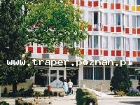 Hajduszoboszl&oacute; tutaj znajduje się największy w Europie kompleks wodny Hungarospa. Olbrzymie kąpielisko z wieloma basenami termalnymi, z falami, rekreacyjnymi, pływackimi, basenami leczniczy