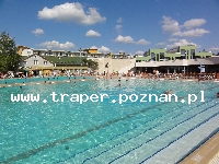 Hajduszoboszl&oacute; tutaj znajduje się największy w Europie kompleks wodny Hungarospa. Olbrzymie kąpielisko z wieloma basenami termalnymi, z falami, rekreacyjnymi, pływackimi, basenami leczniczy