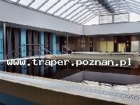 Hajduszoboszl&oacute; tutaj znajduje się największy w Europie kompleks wodny Hungarospa. Olbrzymie kąpielisko z wieloma basenami termalnymi, z falami, rekreacyjnymi, pływackimi, basenami leczniczy