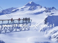 S&ouml;lden to pr&oacute;cz walor&oacute;w g&oacute;rskiegio kurortu atrakcyjnego przez cały rok to miejsce plener&oacute;w filmu Spectre z Jamesem Bondem. S&ouml;lden i Gurgl położone w Regionie &