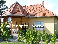 Balaton to największe jezioro w Europie Środkowej. Latem szybko się nagrzewa do temperatury 21-28&deg;C. Średnia głębokość 4 m. Południowy brzeg jest płytszy i można spacerować daleko w je