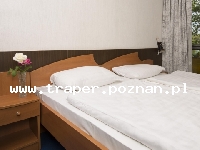 Balaton to największe jezioro w Europie Środkowej. Latem szybko się nagrzewa do temperatury 21-28&deg;C. Średnia głębokość 4 m. Południowy brzeg jest płytszy i można spacerować daleko w je