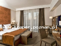 Eger to barokowy kurort położony wśr&oacute;d wzg&oacute;rz z winoroślą, położony w p&oacute;łnocnych Węgrzech, nad potokiem Eger, blisko granicy ze Słowacją. Miasto o bogatej historii i te