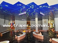 Hajduszoboszl&oacute; tutaj znajduje się największy w Europie kompleks wodny Hungarospa. Olbrzymie kąpielisko z wieloma basenami termalnymi, z falami, rekreacyjnymi, pływackimi, basenami leczniczy