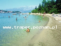 Korcula - wyspa słońca, wina i bogatej historii, to najbardziej śr&oacute;dziemnomorska wyspa Dalmacji, z niej pochodził Marco Polo. Miasteczko Korcula rozwijało się przez wiele lat. Do dzisiaj 