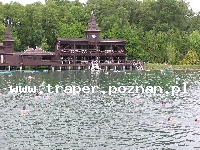 Heviz, węgierskie H&eacute;viz położone jest 6 km od zabytkowego uniwersyteckiego miasta Keszthely, p&oacute;łnocnego brzegu Balatonu, blisko granicy z Austrią. H&eacute;viz to spokojna miejscowo