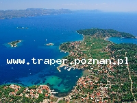 Korcula - wyspa słońca, wina i bogatej historii, to najbardziej śr&oacute;dziemnomorska wyspa Dalmacji, z niej pochodził Marco Polo. Miasteczko Korcula rozwijało się przez wiele lat. Do dzisiaj 