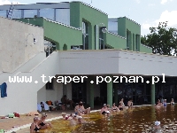 Hajduszoboszl&oacute; tutaj znajduje się największy w Europie kompleks wodny Hungarospa. Olbrzymie kąpielisko z wieloma basenami termalnymi, z falami, rekreacyjnymi, pływackimi, basenami leczniczy