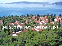 Trogir jest położony 20 km od Splitu. Chorwacja. Trogir to stare malownicze miasto śr&oacute;dziemnomorskie, położone na wyspie. Zabytkowa star&oacute;wka z katedrą św. Lovro z romańskim porta