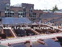 Hajduszoboszl&oacute; tutaj znajduje się największy w Europie kompleks wodny Hungarospa. Olbrzymie kąpielisko z wieloma basenami termalnymi, z falami, rekreacyjnymi, pływackimi, basenami leczniczy