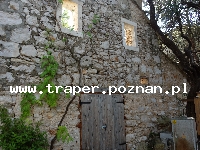 Korcula - wyspa słońca, wina i bogatej historii, to najbardziej śr&oacute;dziemnomorska wyspa Dalmacji, z niej pochodził Marco Polo. Miasteczko Korcula rozwijało się przez wiele lat. Do dzisiaj 