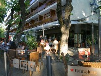 Balaton to największe jezioro w Europie Środkowej. Latem szybko się nagrzewa do temperatury 21-28&deg;C. Średnia głębokość 4 m. Południowy brzeg jest płytszy i można spacerować daleko w je