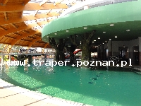 Hajduszoboszl&oacute; tutaj znajduje się największy w Europie kompleks wodny Hungarospa. Olbrzymie kąpielisko z wieloma basenami termalnymi, z falami, rekreacyjnymi, pływackimi, basenami leczniczy