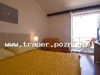 Korcula - wyspa słońca, wina i bogatej historii, to najbardziej śr&oacute;dziemnomorska wyspa Dalmacji, z niej pochodził Marco Polo. Miasteczko Korcula rozwijało się przez wiele lat. Do dzisiaj 