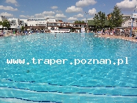 Hajduszoboszl&oacute; tutaj znajduje się największy w Europie kompleks wodny Hungarospa. Olbrzymie kąpielisko z wieloma basenami termalnymi, z falami, rekreacyjnymi, pływackimi, basenami leczniczy