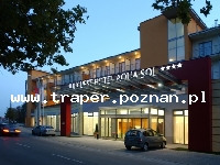 Hajduszoboszl&oacute; tutaj znajduje się największy w Europie kompleks wodny Hungarospa. Olbrzymie kąpielisko z wieloma basenami termalnymi, z falami, rekreacyjnymi, pływackimi, basenami leczniczy