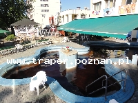 Hajduszoboszl&oacute; tutaj znajduje się największy w Europie kompleks wodny Hungarospa. Olbrzymie kąpielisko z wieloma basenami termalnymi, z falami, rekreacyjnymi, pływackimi, basenami leczniczy