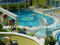 Hajduszoboszl&oacute; tutaj znajduje się największy w Europie kompleks wodny Hungarospa. Olbrzymie kąpielisko z wieloma basenami termalnymi, z falami, rekreacyjnymi, pływackimi, basenami leczniczy