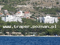 Trogir jest położony 20 km od Splitu. Chorwacja. Trogir to stare malownicze miasto śr&oacute;dziemnomorskie, położone na wyspie. Zabytkowa star&oacute;wka z katedrą św. Lovro z romańskim porta