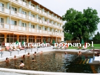 Hajduszoboszl&oacute; tutaj znajduje się największy w Europie kompleks wodny Hungarospa. Olbrzymie kąpielisko z wieloma basenami termalnymi, z falami, rekreacyjnymi, pływackimi, basenami leczniczy
