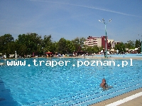 Hajduszoboszl&oacute; tutaj znajduje się największy w Europie kompleks wodny Hungarospa. Olbrzymie kąpielisko z wieloma basenami termalnymi, z falami, rekreacyjnymi, pływackimi, basenami leczniczy
