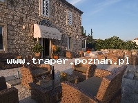 Korcula - wyspa słońca, wina i bogatej historii, to najbardziej śr&oacute;dziemnomorska wyspa Dalmacji, z niej pochodził Marco Polo. Miasteczko Korcula rozwijało się przez wiele lat. Do dzisiaj 