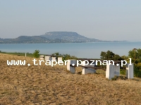 Balaton to największe jezioro w Europie Środkowej. Latem szybko się nagrzewa do temperatury 21-28&deg;C. Średnia głębokość 4 m. Południowy brzeg jest płytszy i można spacerować daleko w je