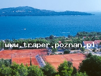 Trogir jest położony 20 km od Splitu. Chorwacja. Trogir to stare malownicze miasto śr&oacute;dziemnomorskie, położone na wyspie. Zabytkowa star&oacute;wka z katedrą św. Lovro z romańskim porta