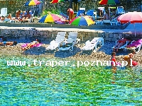 Korcula - wyspa słońca, wina i bogatej historii, to najbardziej śr&oacute;dziemnomorska wyspa Dalmacji, z niej pochodził Marco Polo. Miasteczko Korcula rozwijało się przez wiele lat. Do dzisiaj 