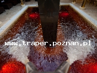Hajduszoboszl&oacute; tutaj znajduje się największy w Europie kompleks wodny Hungarospa. Olbrzymie kąpielisko z wieloma basenami termalnymi, z falami, rekreacyjnymi, pływackimi, basenami leczniczy