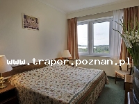 Balaton to największe jezioro w Europie Środkowej. Latem szybko się nagrzewa do temperatury 21-28&deg;C. Średnia głębokość 4 m. Południowy brzeg jest płytszy i można spacerować daleko w je